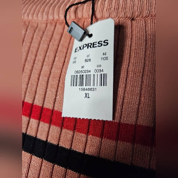 NWT Express Fitted Ribbed Crew Neck Long Sleeve Sweater - Picture 2 of 3